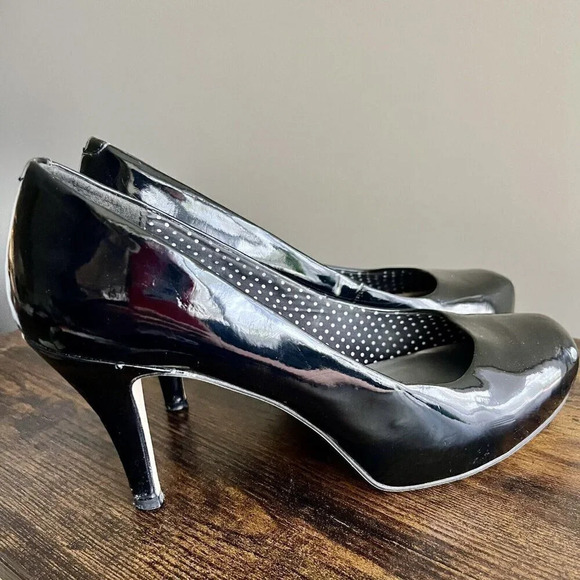 Madden Girl| Getta Pumps Slip On Black Patent Faux Leather Round Toe Size 9 - VG - Picture 4 of 6